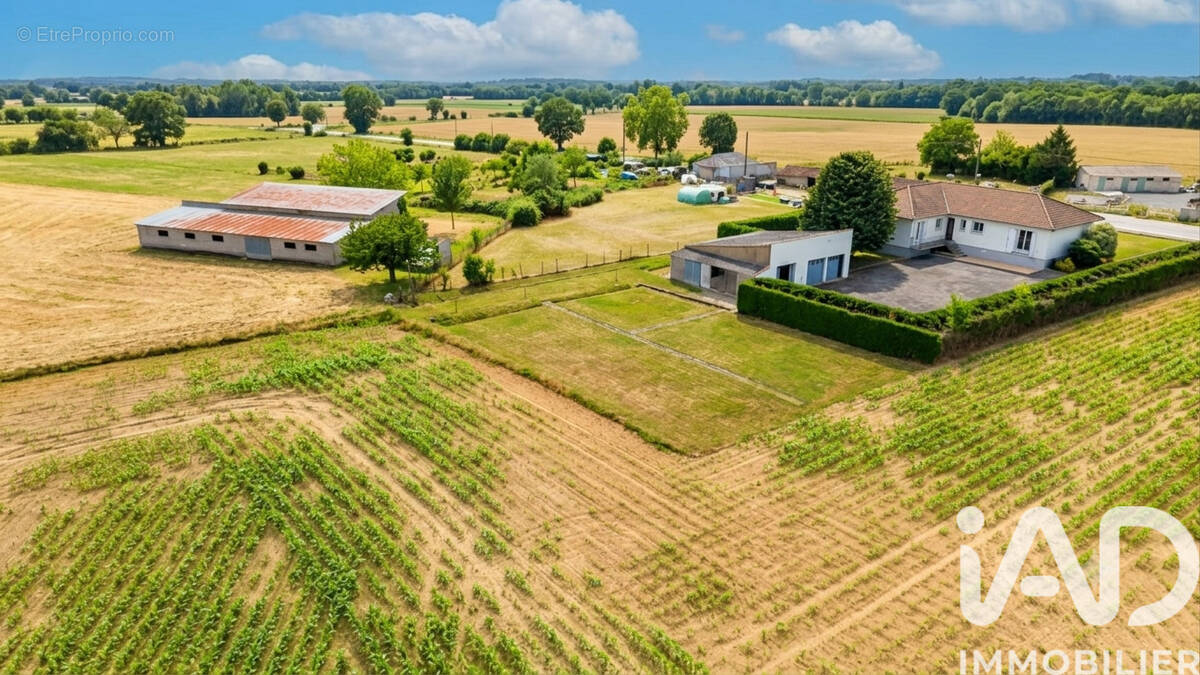 Photo 1 - Maison à LA FERRIERE-EN-PARTHENAY