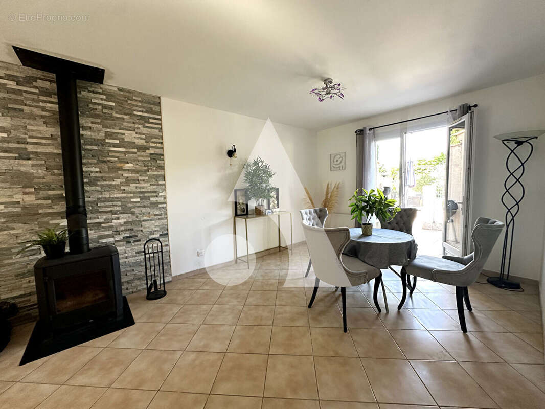 Maison à PEYROLLES-EN-PROVENCE