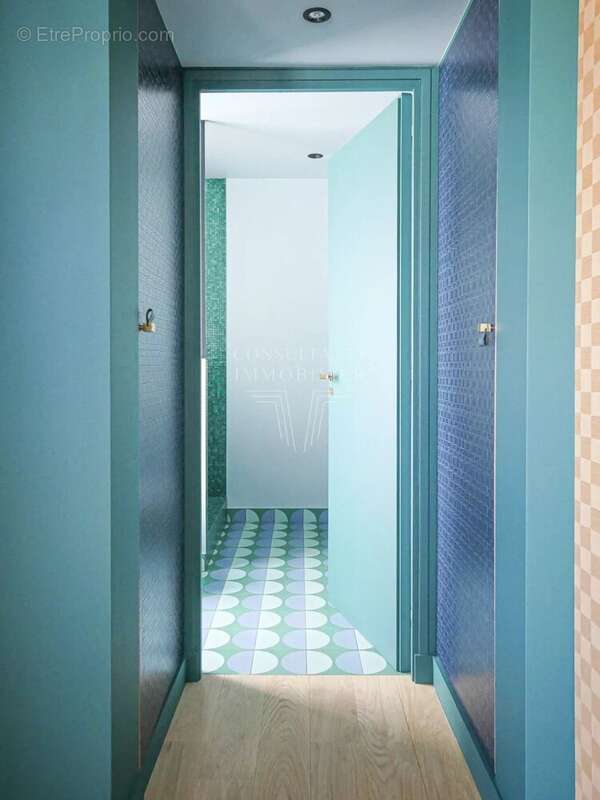 Appartement à PARIS-16E