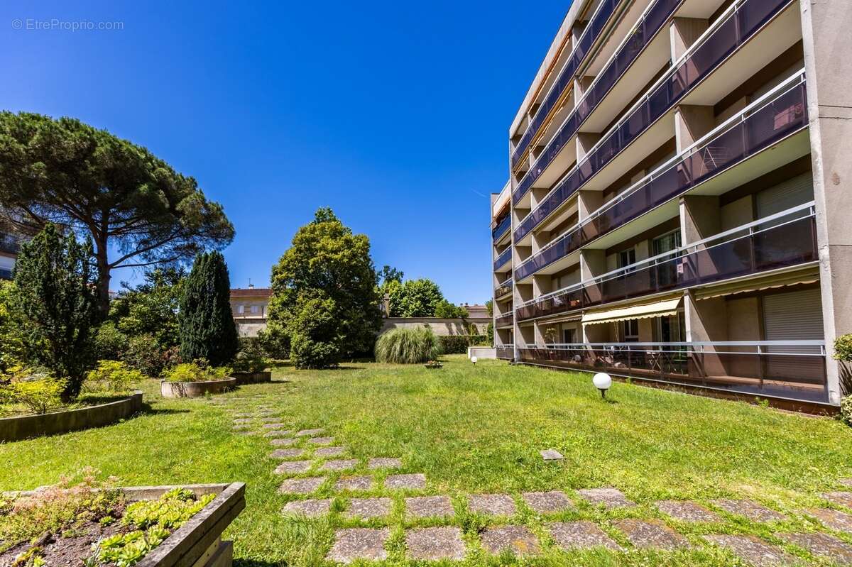 T1 bis meublé, dernier étage avec balcon et vue sur parc – Bordeaux Tivoli - photo 10
