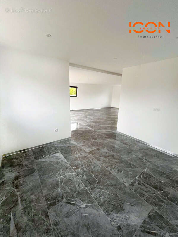 Maison à ROUGEGOUTTE