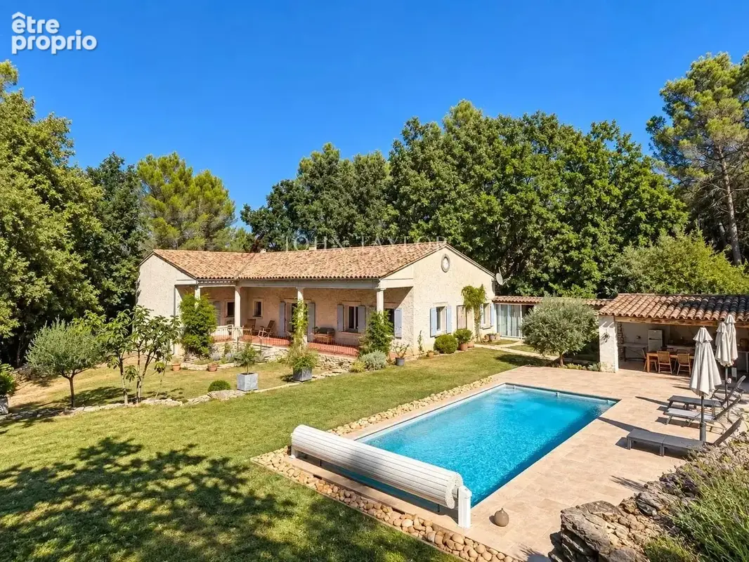 Maison à MENERBES