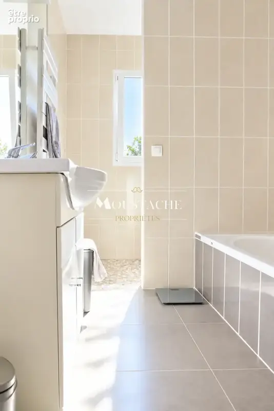 Maison / villa  aux belles prestations - piscine & centre- ville à pied - - photo 15