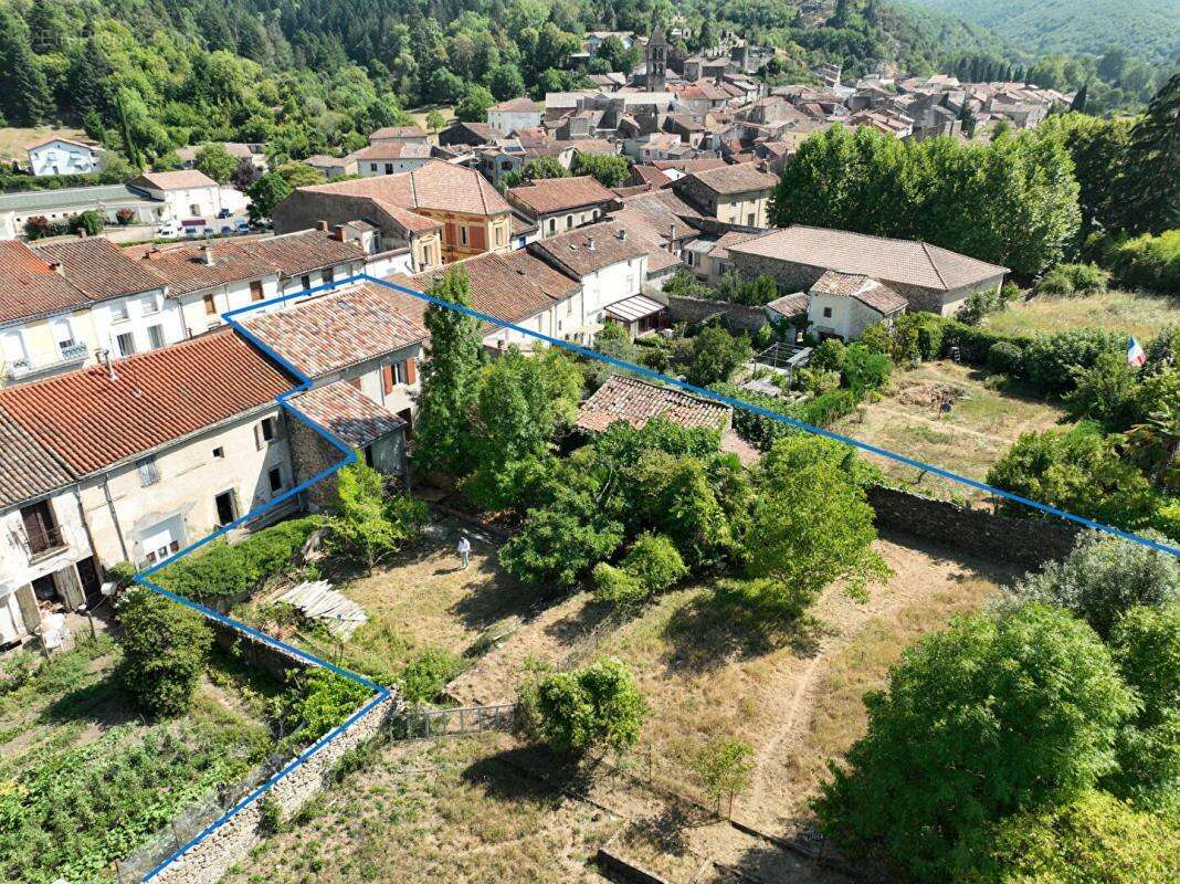 RARE - Demeure de caractère de 300 m² à rénover sur 5 385 m² de terrain - photo 2