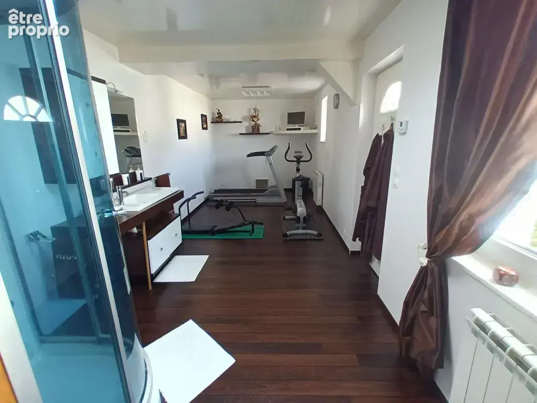 Maison de qualité avec piscine, studio indépendant et dépendances - photo 17