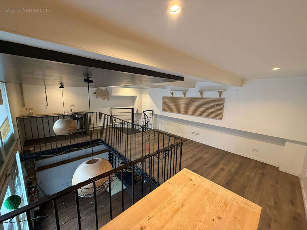 Commerce à PARIS-11E