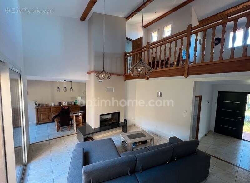 Maison à MONTAIGUT-SUR-SAVE