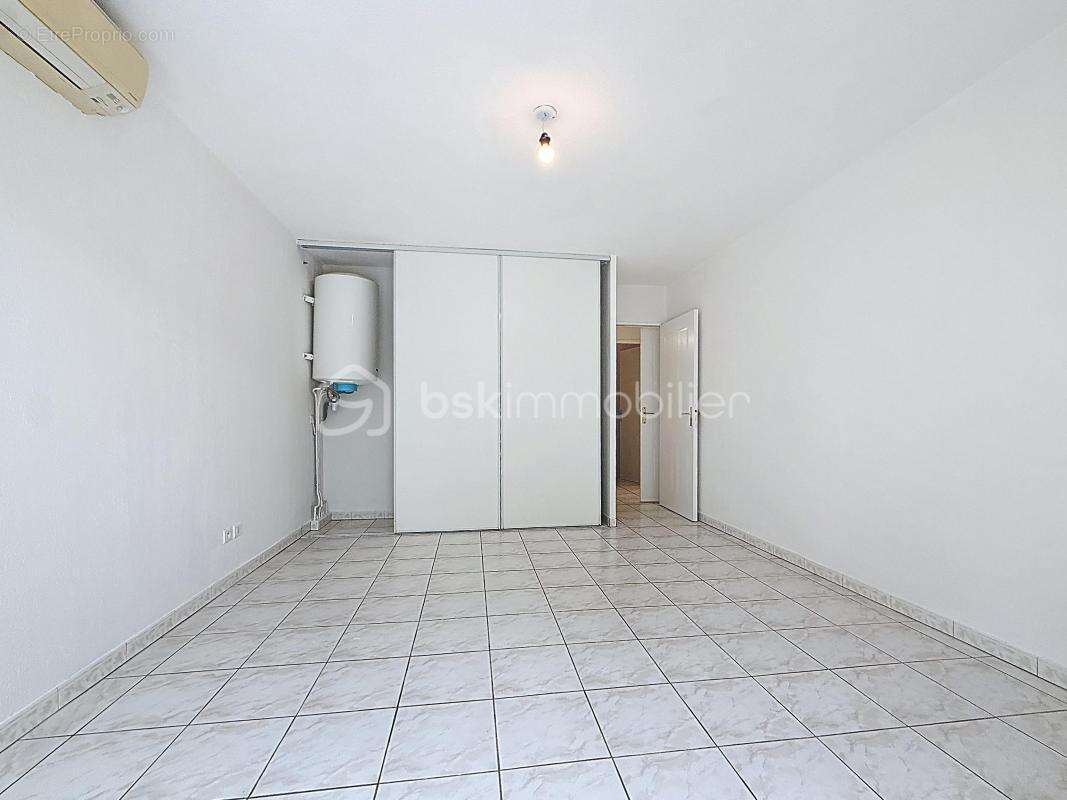 Appartement 2 pièces de 59 m2 avec jardin de 130 m2 + parking et cave - photo 6