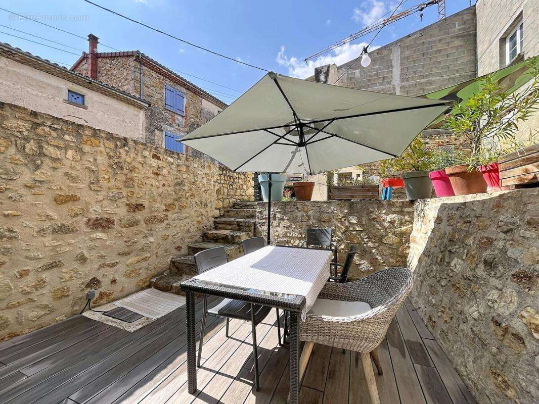 Maison 140 m² à Glaine-Montaigut  - photo 4