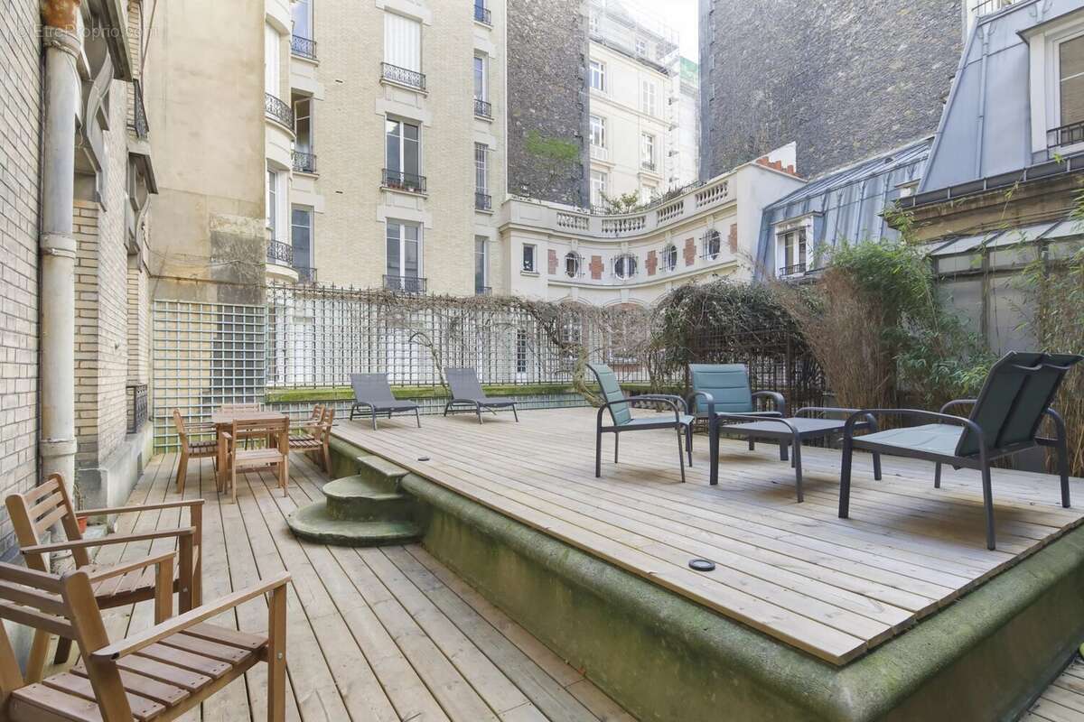 Appartement à PARIS-16E