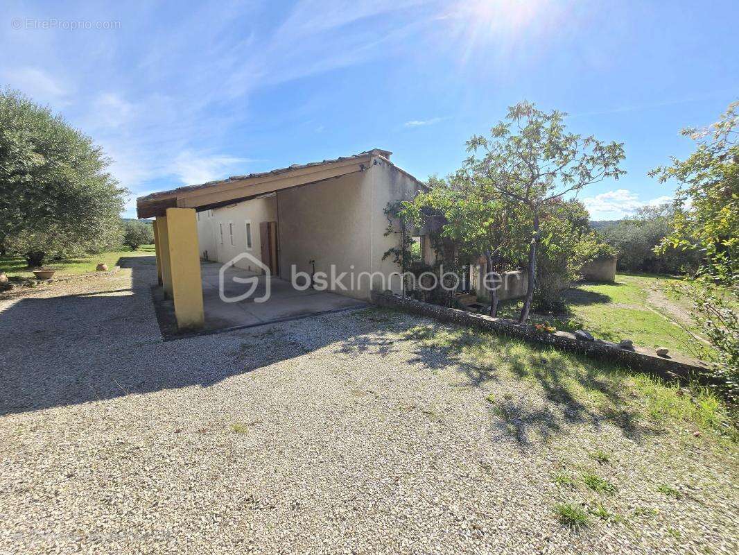 À vendre, ancien corps de ferme à Puyvert, près de Lourmarin - photo 4