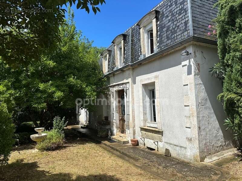Maison de ville avec charme et caractère, spacieuse dépendance en pierre, jardin de 2000 M2 - photo 2