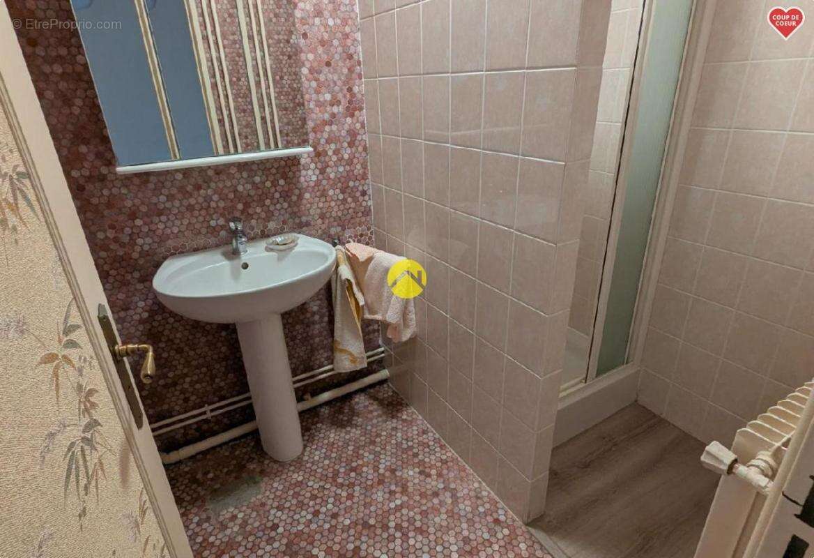 Apt T4. 87m².Garage.Parking.Cave - photo 9