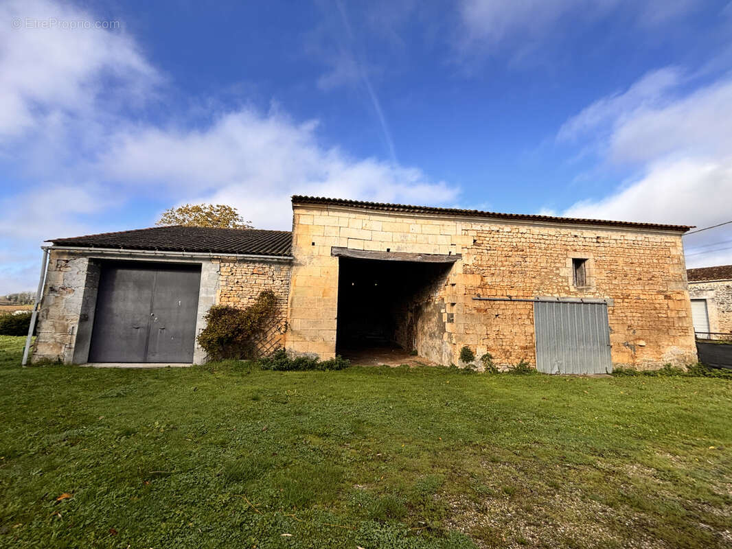 Maison à CORME-ROYAL