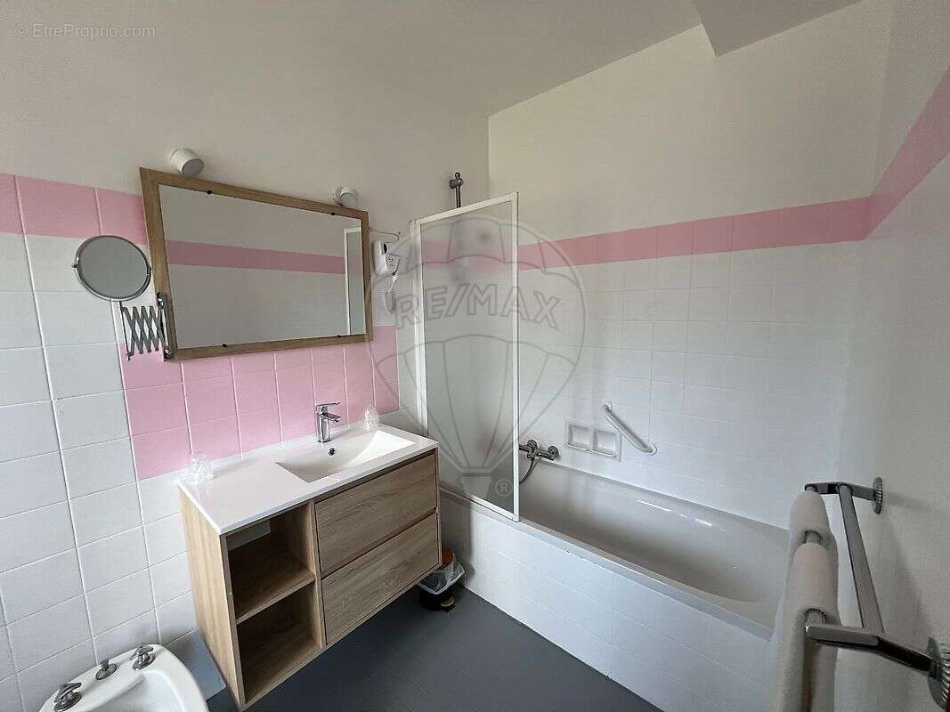 Commerce à L'ESCARENE