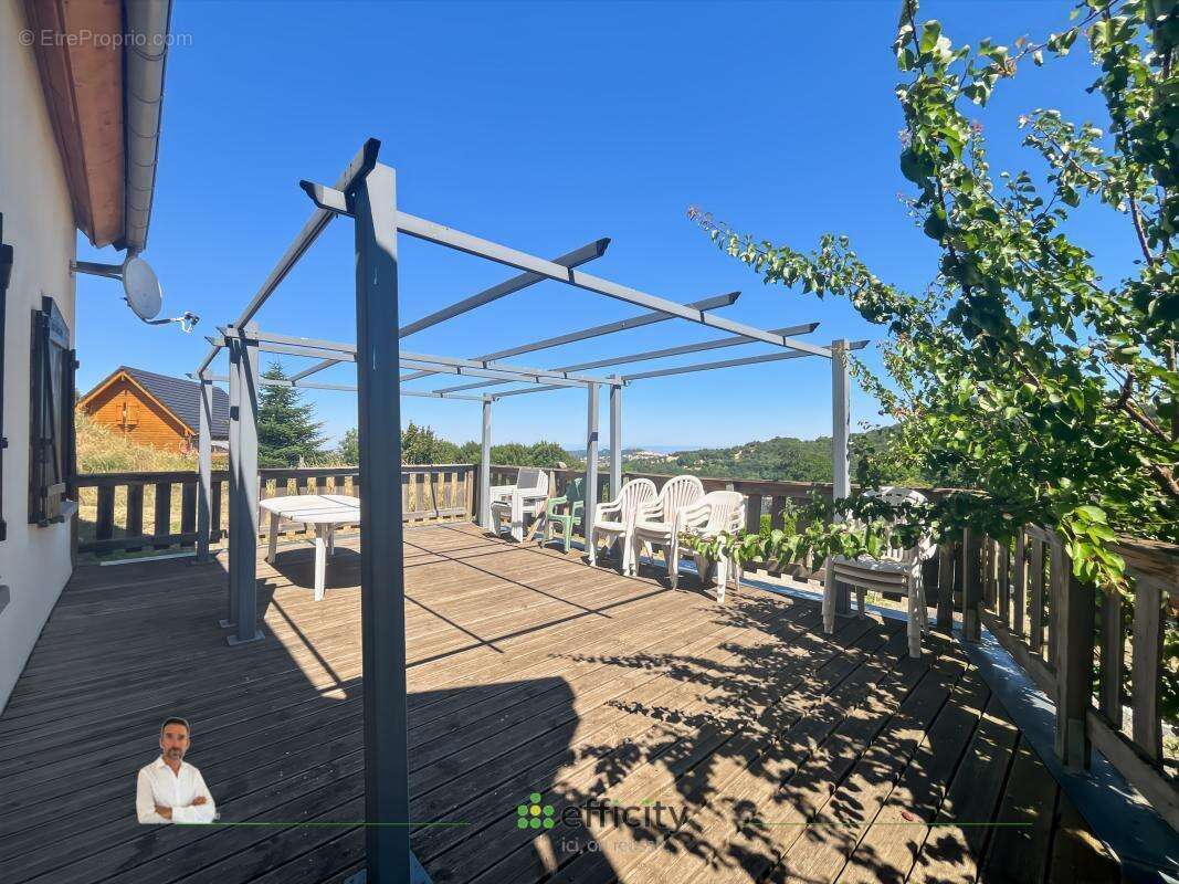 Maison 214 m² à Besse-Et-Saint-Anastaise  - photo 8