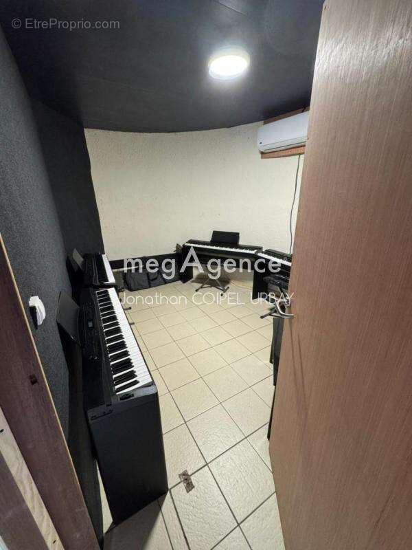 Local commercial 58 m2 cayenne - photo 8