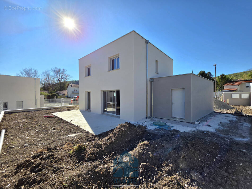 Maison à LES MARTRES-DE-VEYRE