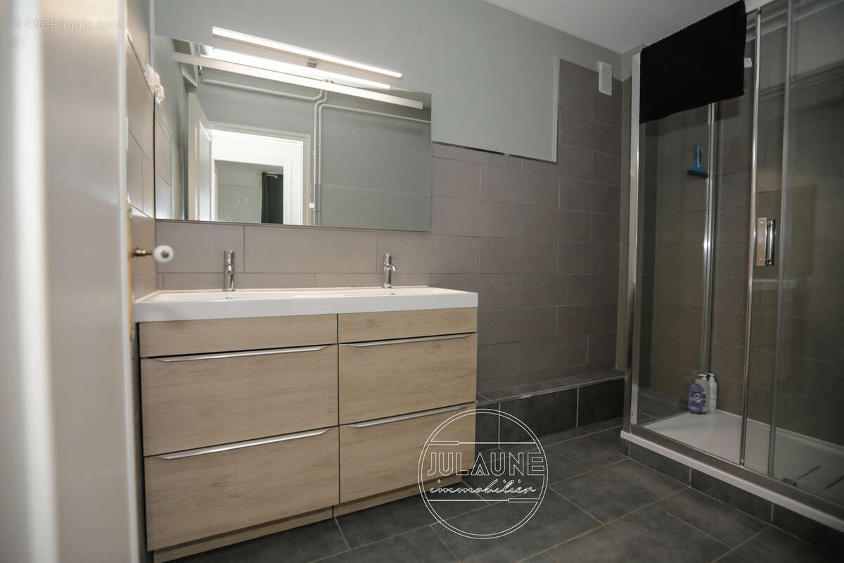Appartement T5   Secteur Renoir   Un bien aux multiples possibilités ! - photo 4