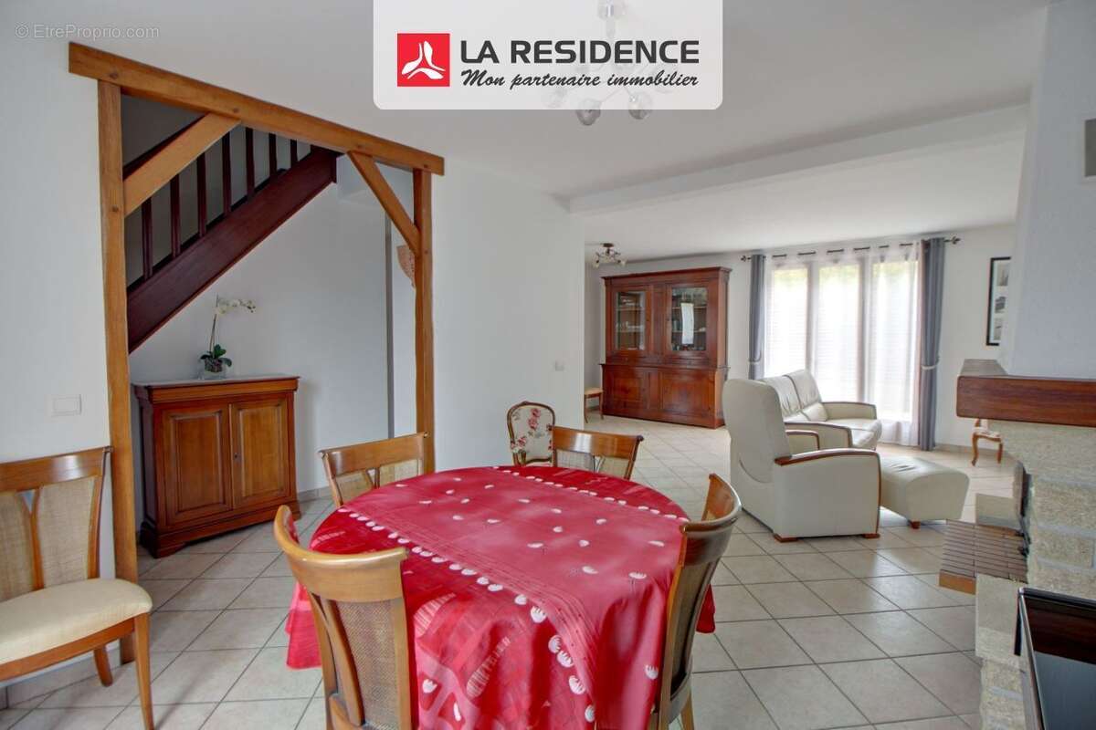 Maison à LES CLAYES-SOUS-BOIS