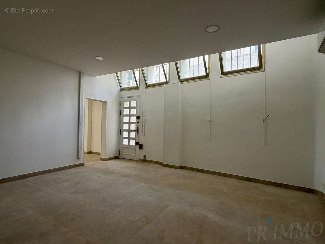 À vendre   local commercial 78 m2 rénové   centre-ville saint-raphaël - photo 5