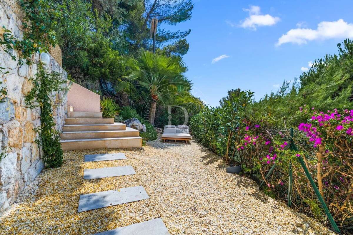 Villefranche sur mer - 3 pièces avec jardin - photo 13