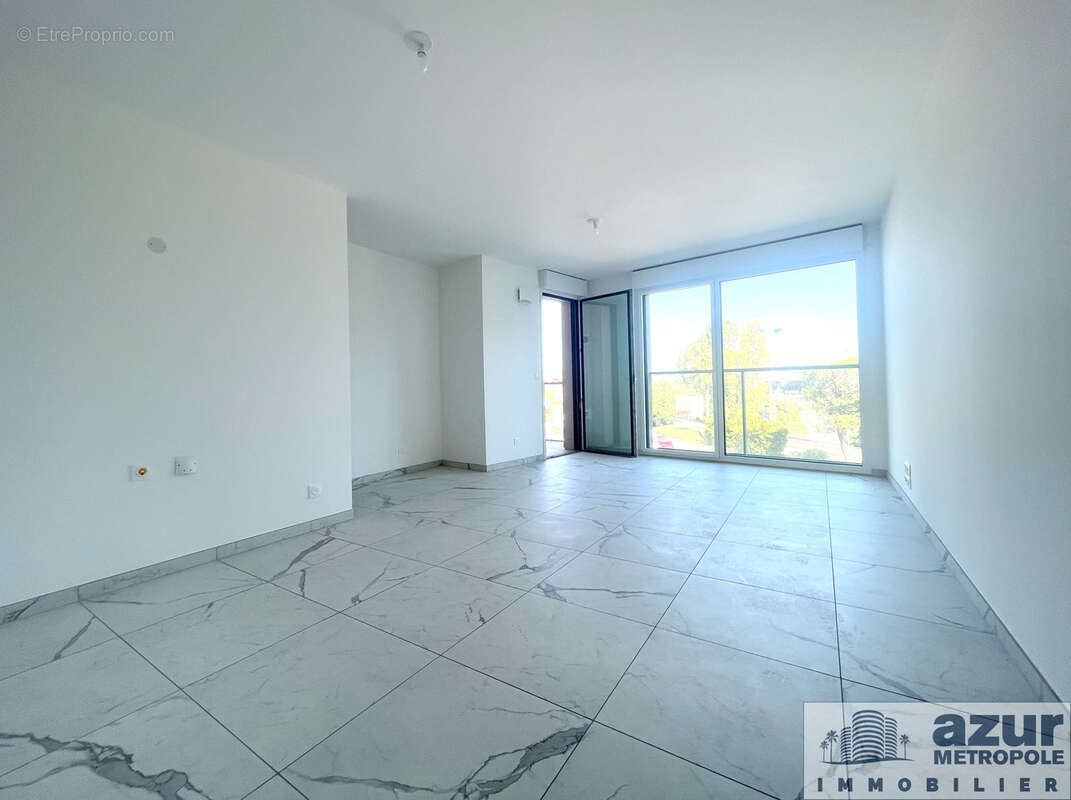 Appartement à SAINT-LAURENT-DU-VAR