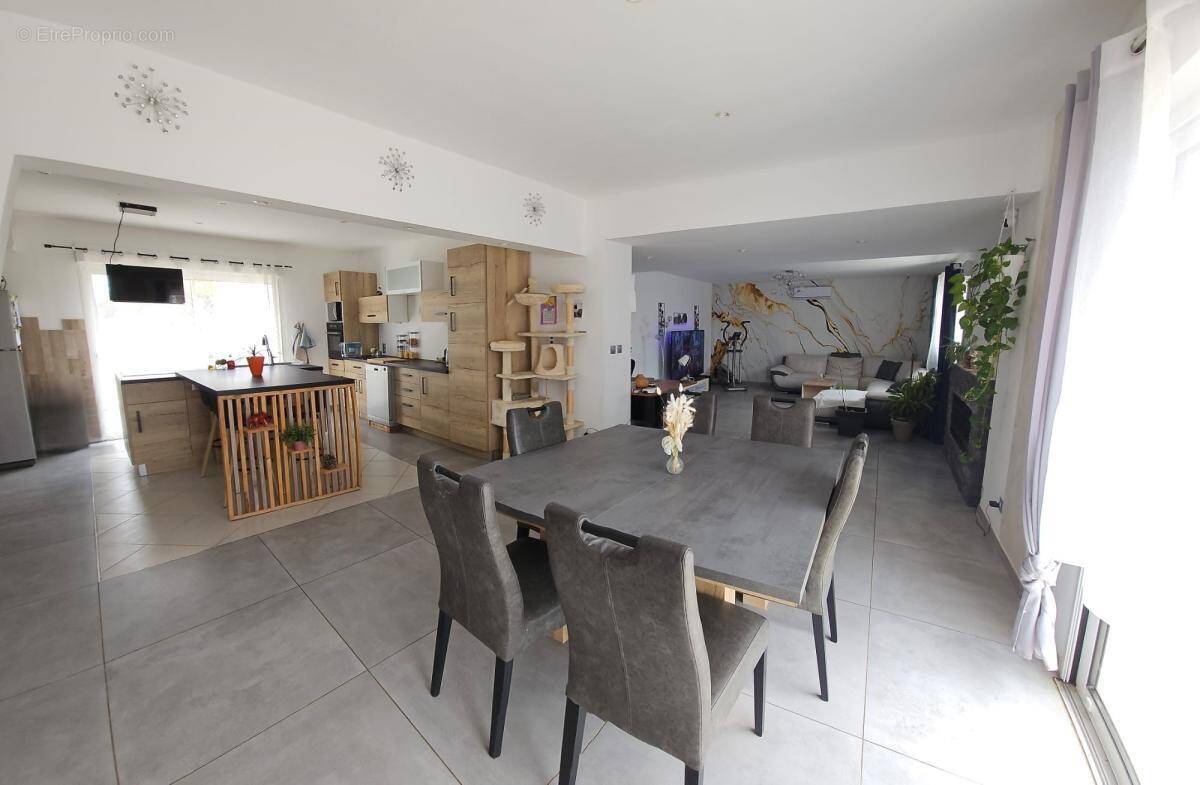 Maison à LEZIGNAN-LA-CEBE