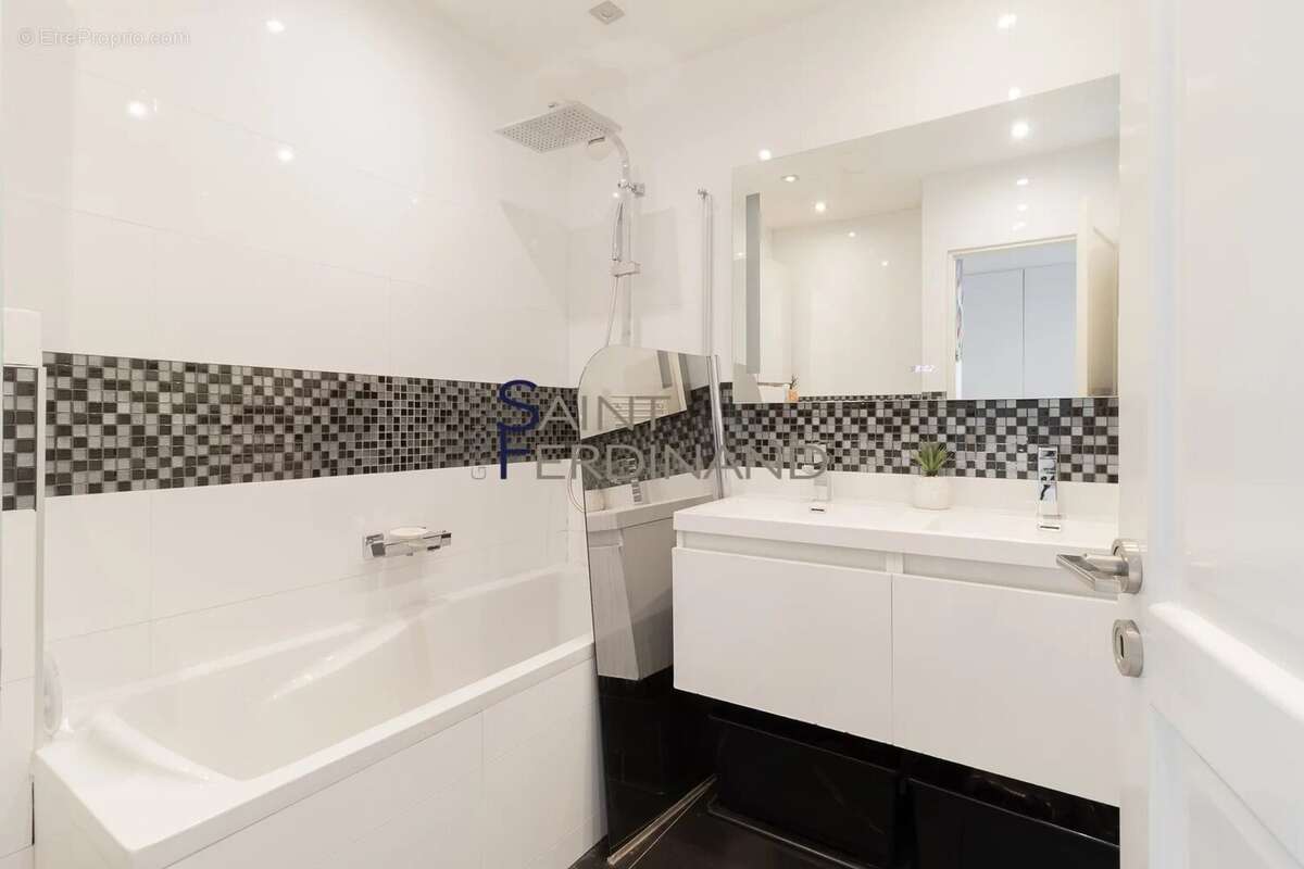 Appartement à NEUILLY-SUR-SEINE