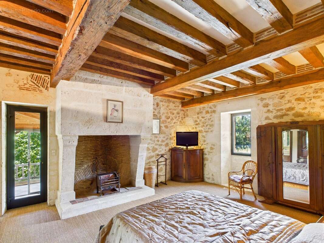 Propriété d’exception du Moyen Âge en bord de rivière – Maison d’amis, piscine à débordement et dépendance – Proche Bergerac - photo 8