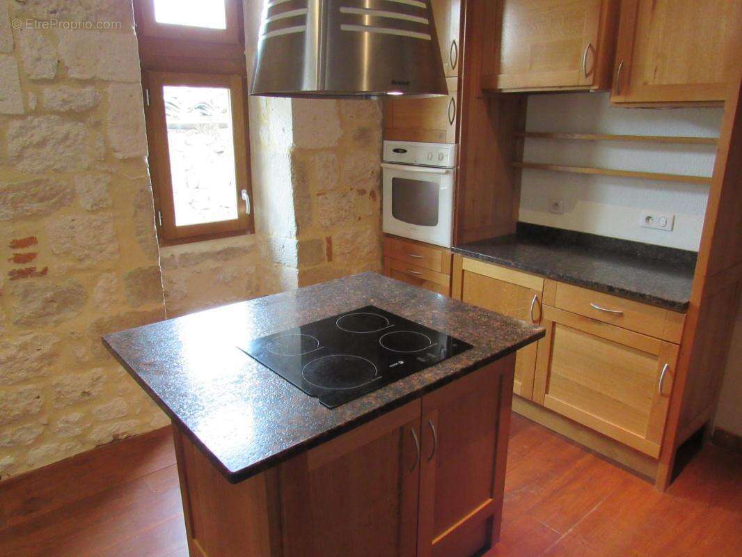 Grande maison medievale  de village entierement renovee dpe en b avec une petite maison qui sert de garage   290000€ - photo 29