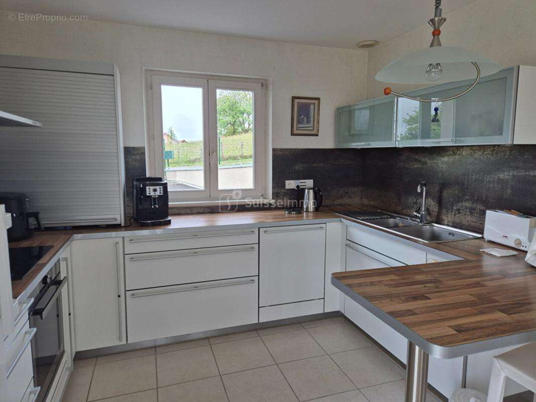 Maison secteur Vauvillers 163 m2 sur 43 ares de terrain - photo 4
