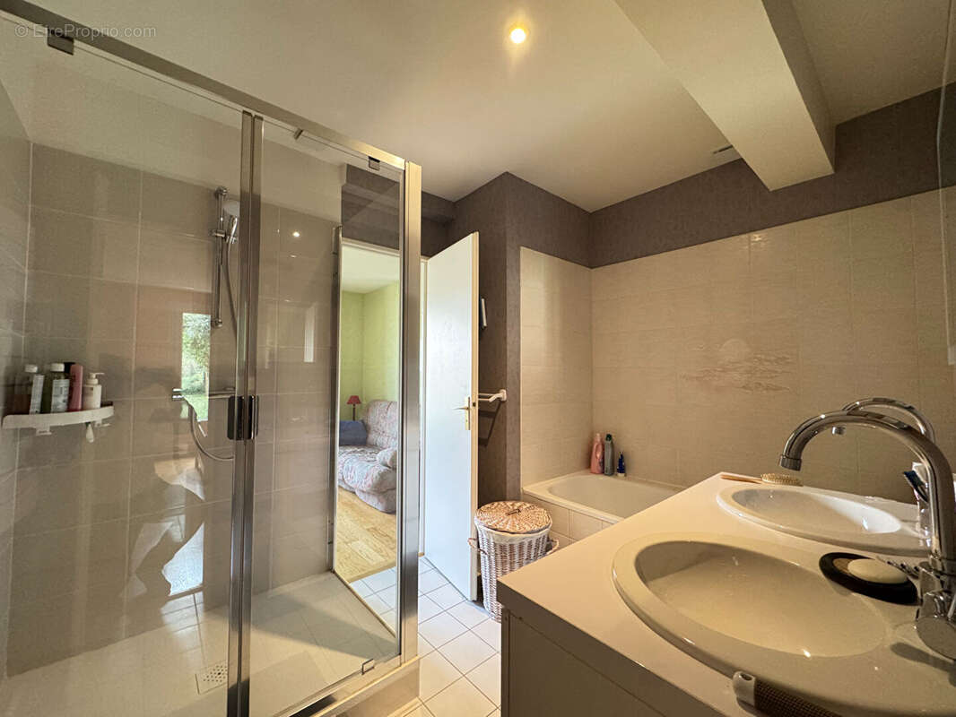 Maison Saint Germain En Laye 8 pièce(s) 182 m2 - photo 12