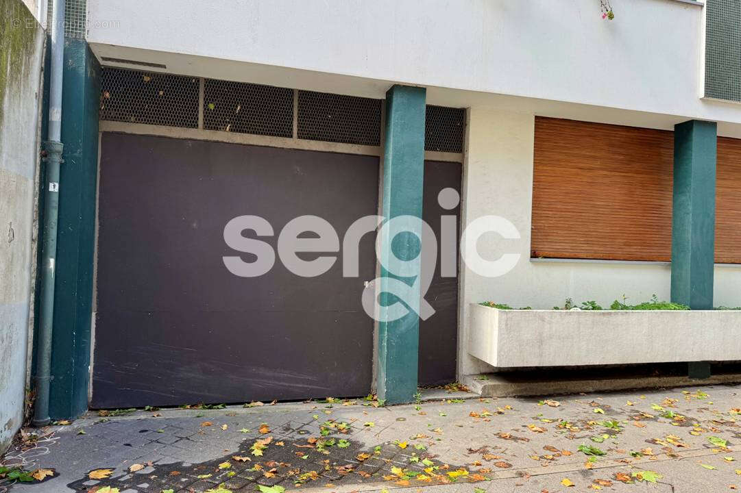 Parking à PARIS-15E