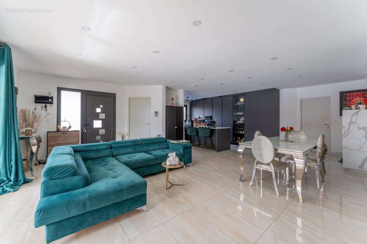 Maison à COULOUNIEIX-CHAMIERS