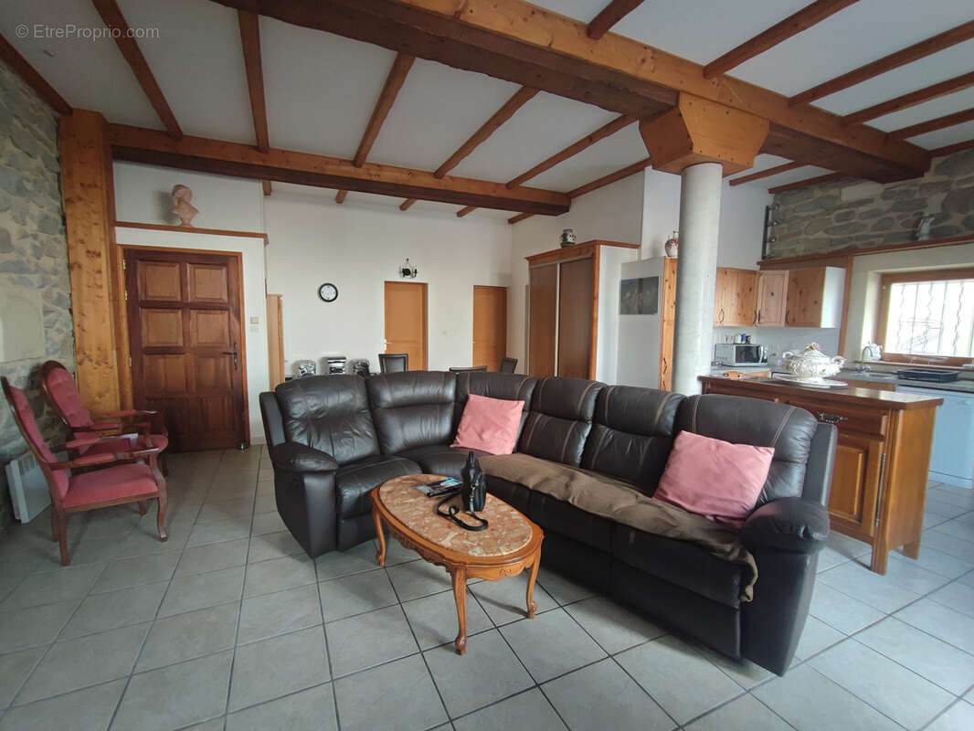 Maison à AZILLE