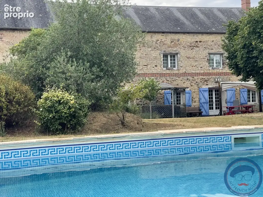 Maison en pierre de 189 M2, un Hangar de 600 m2 ,piscine, sauna au prix de 388 500 FAI. - photo 2