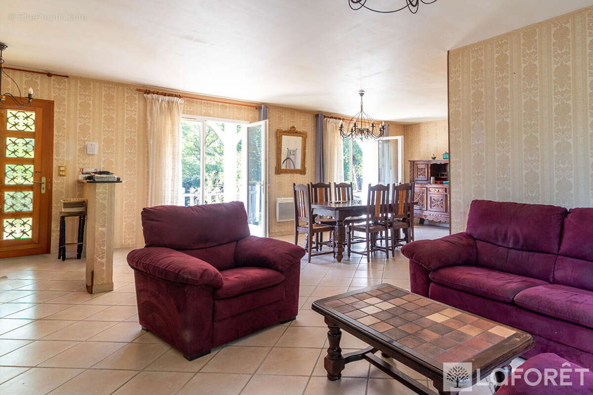 Maison à LA CHAPELLE-GONAGUET