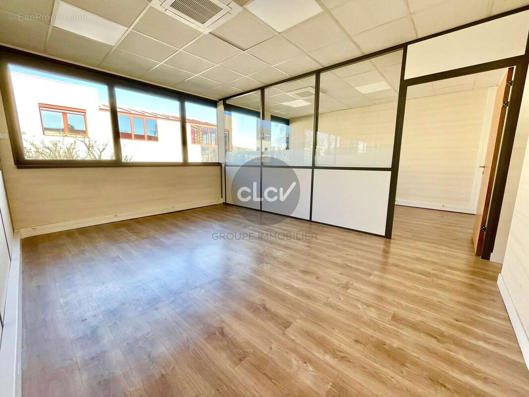 Commerce à CHAMPAGNE-AU-MONT-D'OR