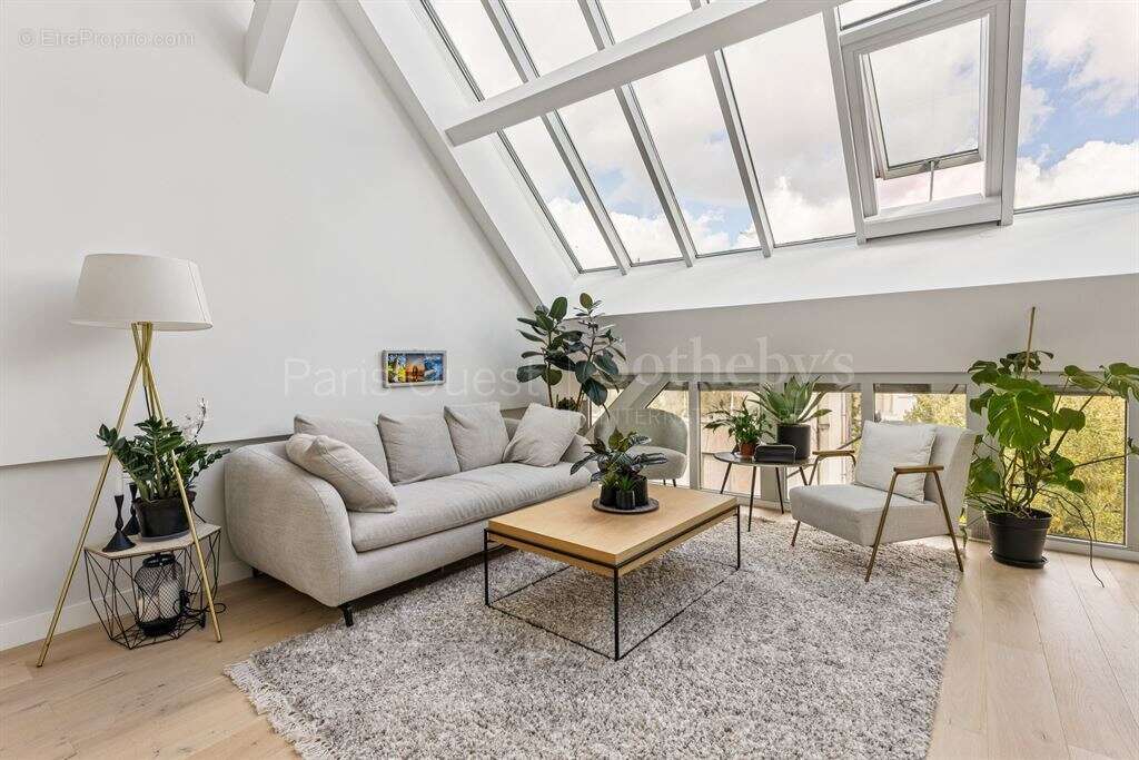 Appartement à PARIS-16E