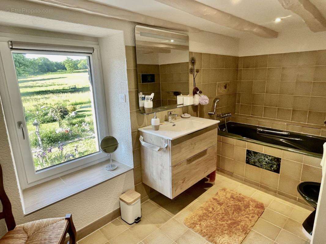 Maison à SAINT-AGNANT-DE-VERSILLAT