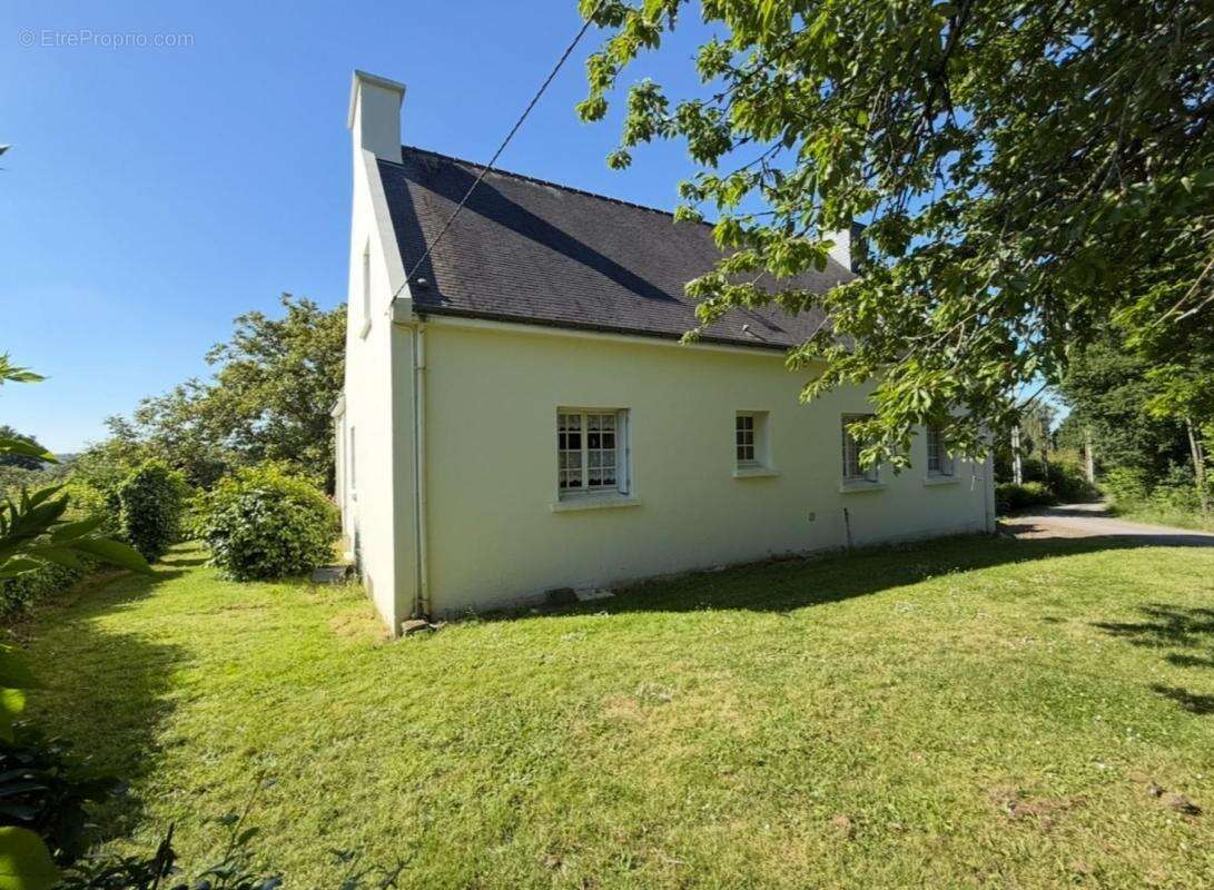 Maison à PLUHERLIN