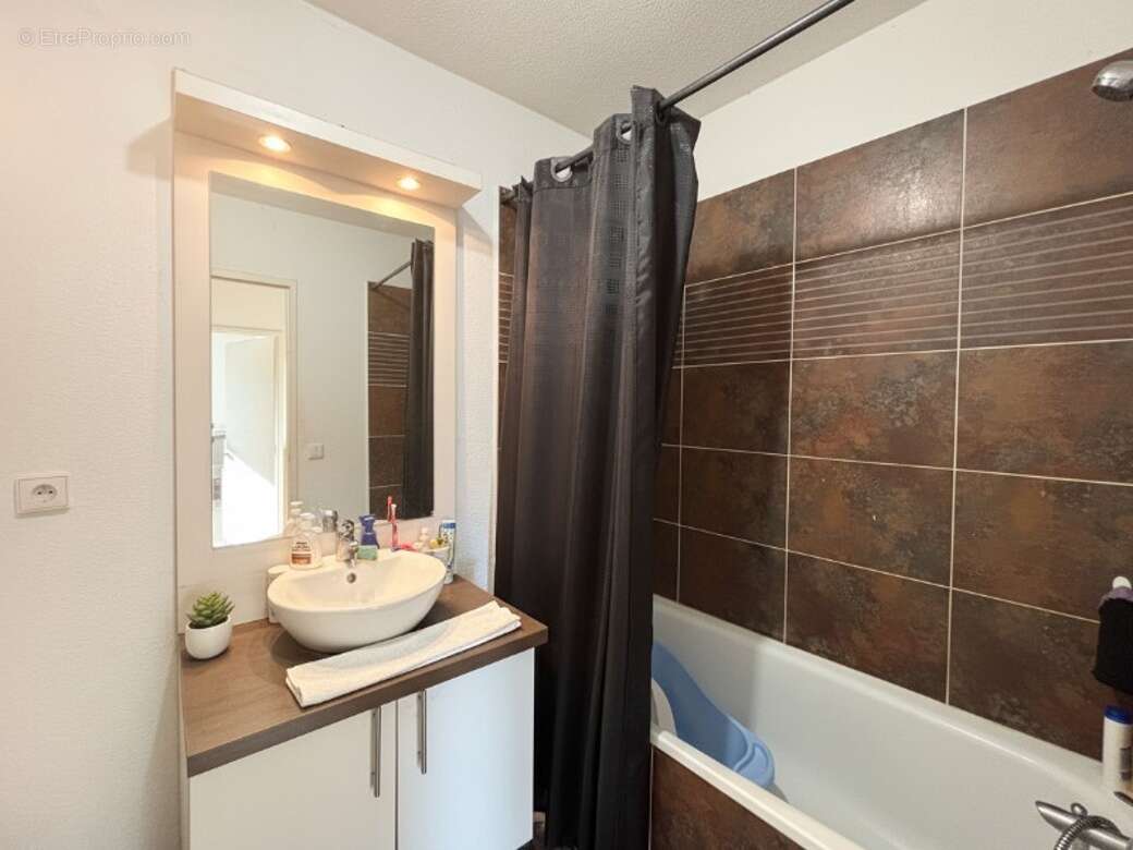 Maison à MONTELIMAR