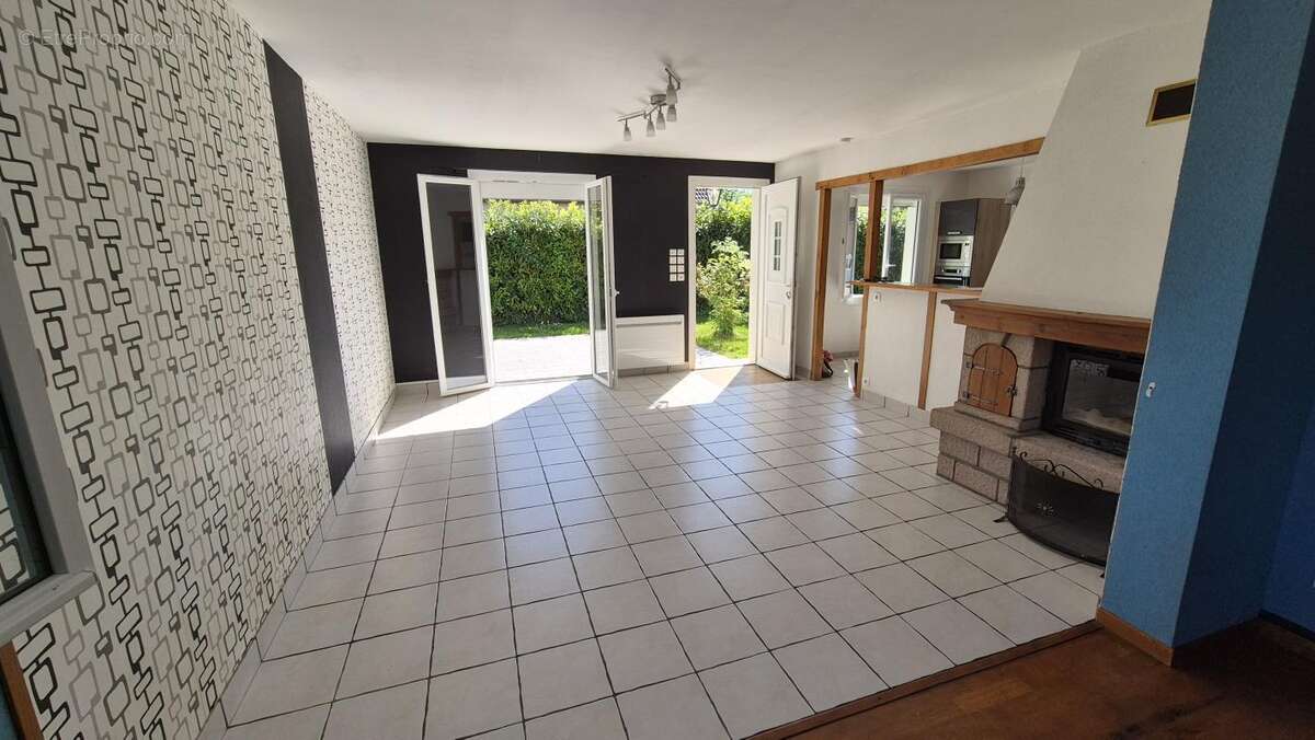 Maison à CONDE-SUR-VIRE