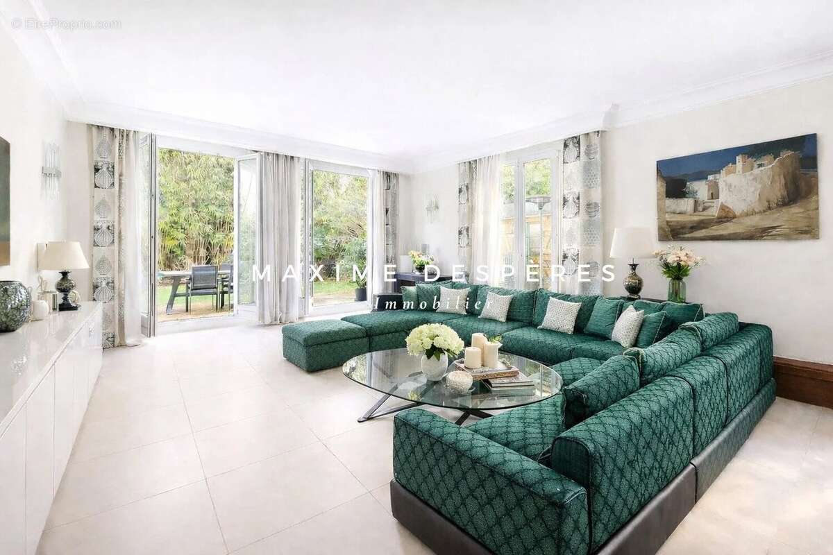 Appartement à NEUILLY-SUR-SEINE