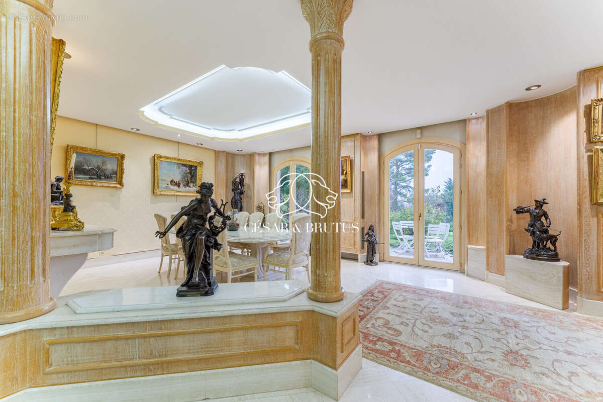 Maison à COLLONGES-AU-MONT-D'OR