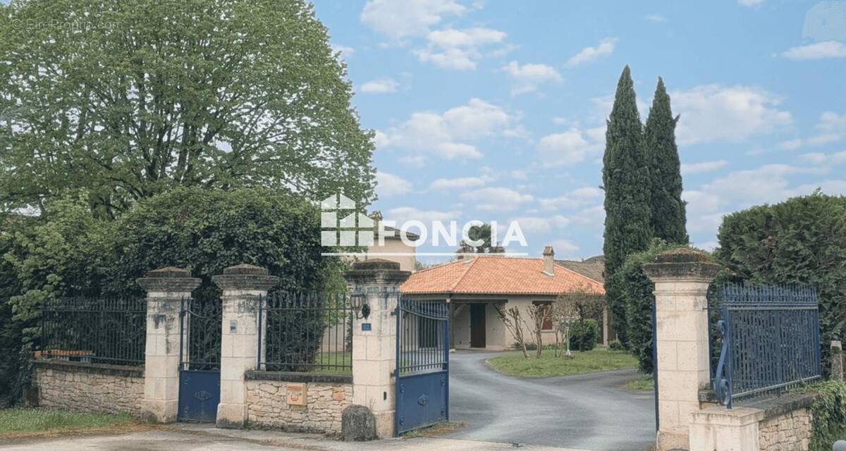 Maison à ANTONNE-ET-TRIGONANT