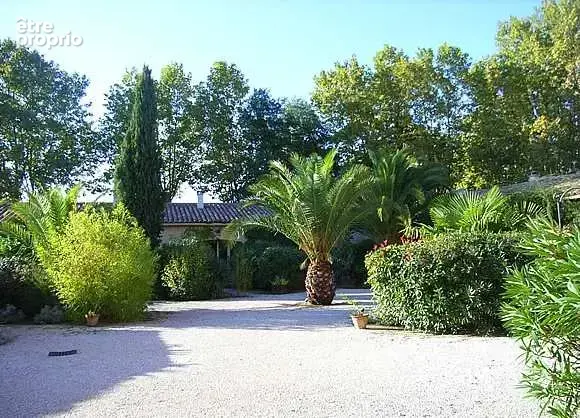 Appartement spacieux avec jardin dans un Domaine datant du 18è - photo 6