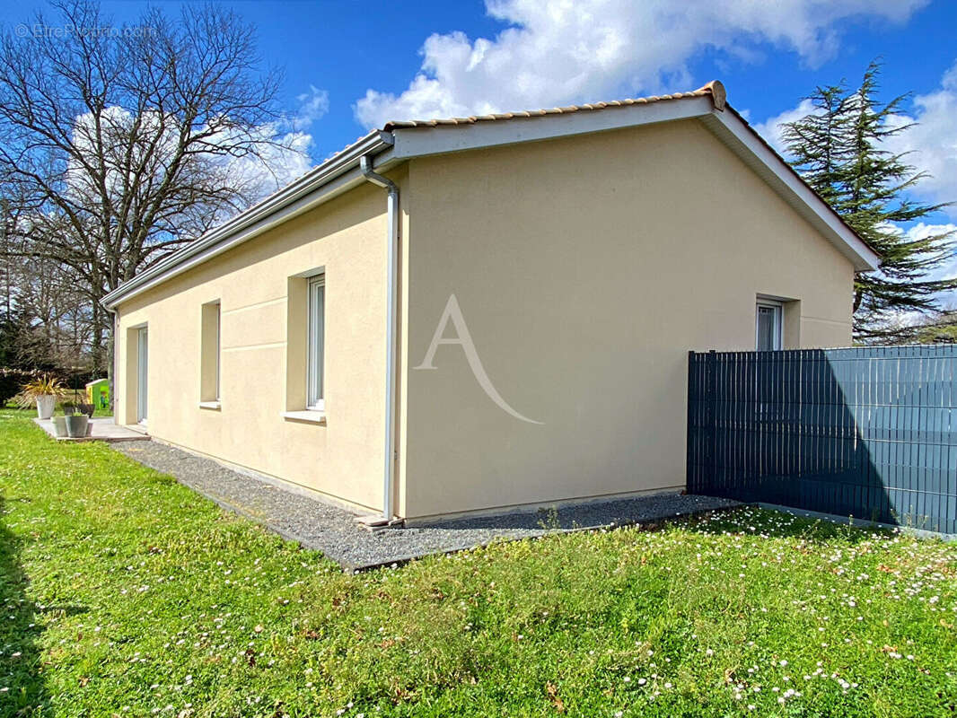 Maison à SAINT-JEAN-D'ILLAC