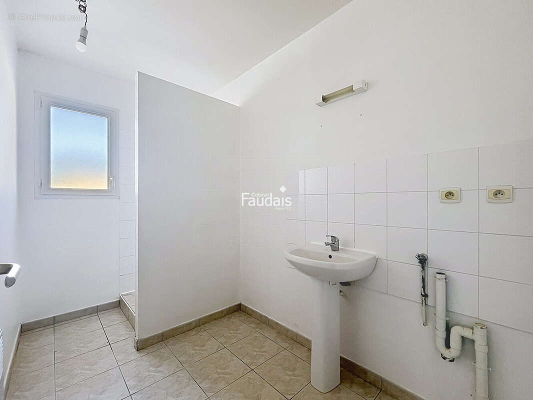 Maison 89 m² à Roncey  - photo 5